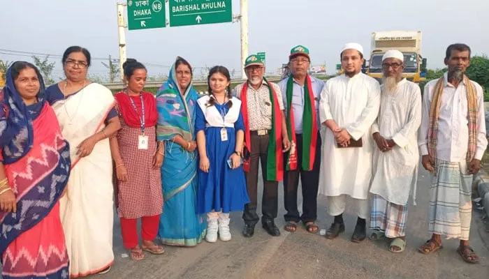 ট্রেনে প্রধানমন্ত্রীর সঙ্গী বিভিন্ন শ্রেণি পেশার ১১ জন