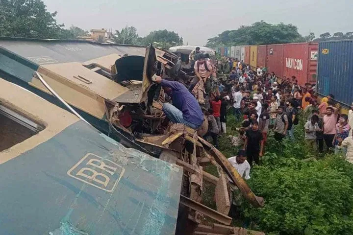 ভৈরবে উদ্ধার অভিযান শেষে ট্রেন চলাচল স্বাভাবিক