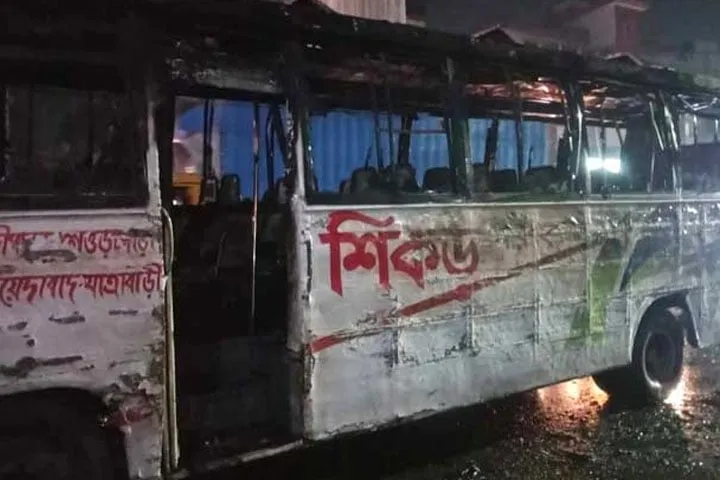৪৮ ঘণ্টা অবরোধের প্রথম দিন ১৯ গাড়িতে আগুন