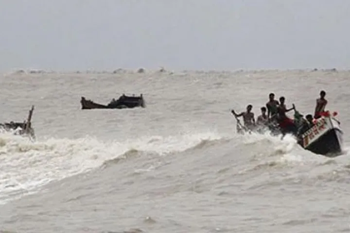 ‘২০ ট্রলারসহ ৩০০ জেলে নিখোঁজ’