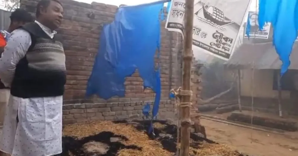 খাদ্যমন্ত্রীর নির্বাচনী এলাকায় নৌকার ক্যাম্পে আগুন