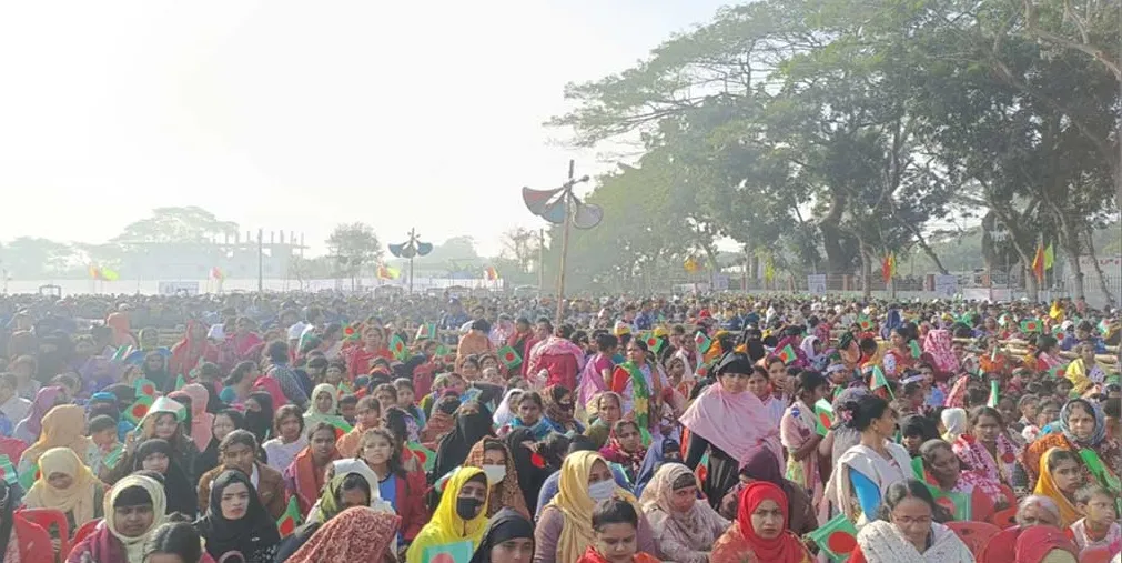 প্রধানমন্ত্রীর জনসভাস্থল কানায় কানায় পূর্ণ