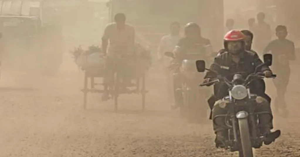 বায়ু দূষণের সূচকে বিশ্বে দ্বিতীয় ঢাকা