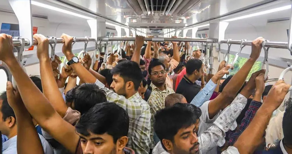 যাত্রীর চাপ সামাল দিতে মেট্রোরেলে কোচ বাড়ানোর উদ্যোগ