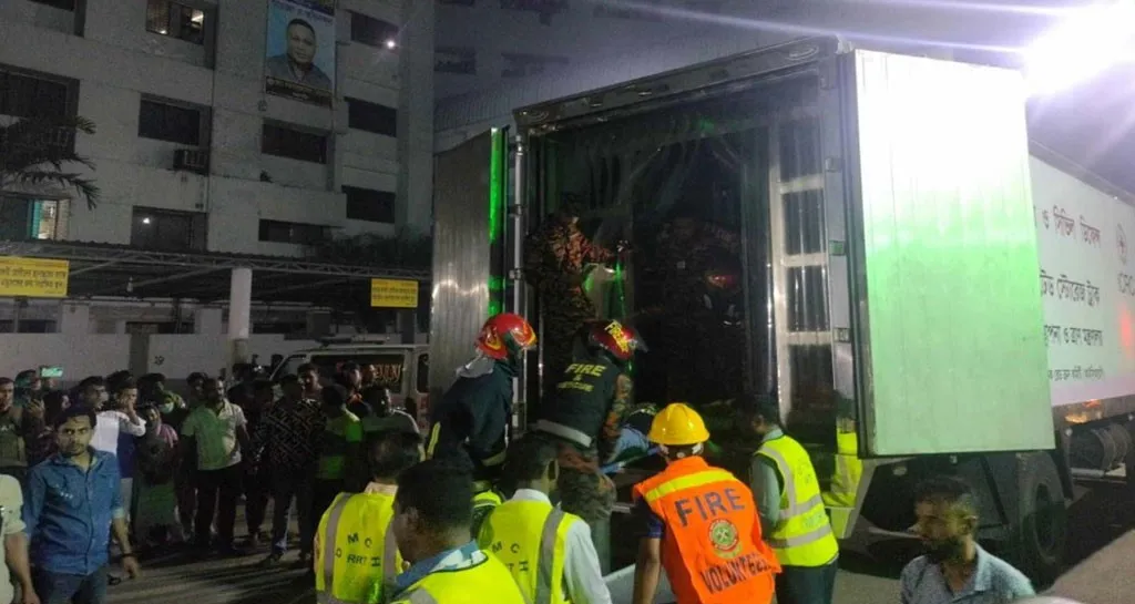 বেইলি রোডে আগুন : ২৯ লাশ হস্তান্তর