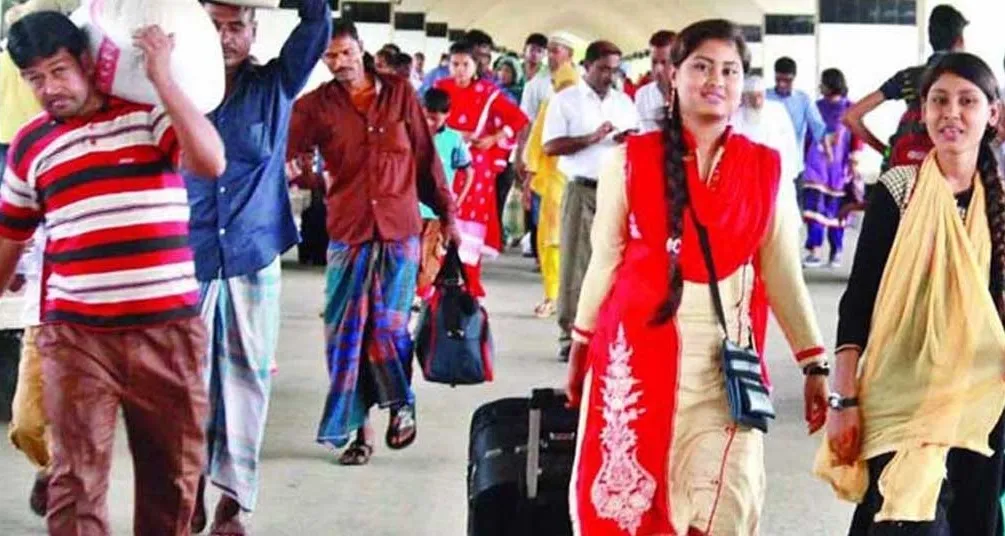 রাজধানীতে ফিরছে মানুষ