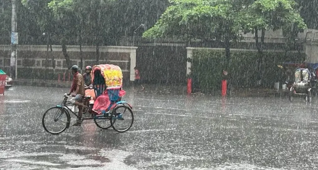 রাজধানীতে হঠাৎ স্বস্তির বৃষ্টি