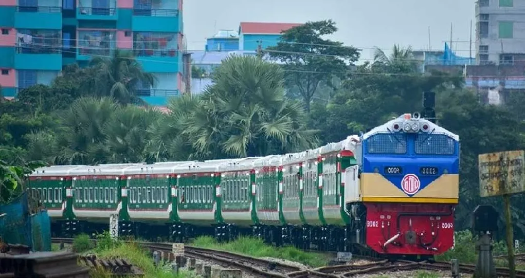 ভাড়া বাড়ছে ট্রেনের
