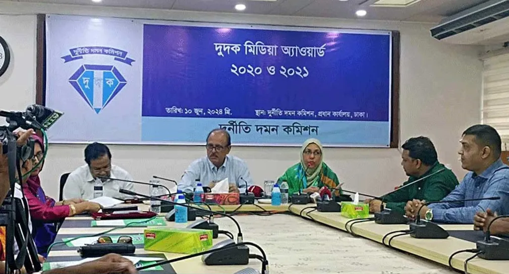 মন্ত্রণালয়গুলোর আইনে দুর্নীতি বিরোধী ধারা থাকতে হবে : দুদক চেয়ারম্যান