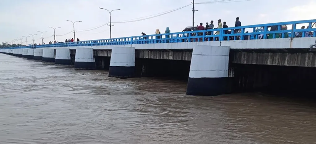 বাড়ছে তিস্তার পানি, ব্যারেজের সব জলকপাট খুলে দিলো কর্তৃপক্ষ