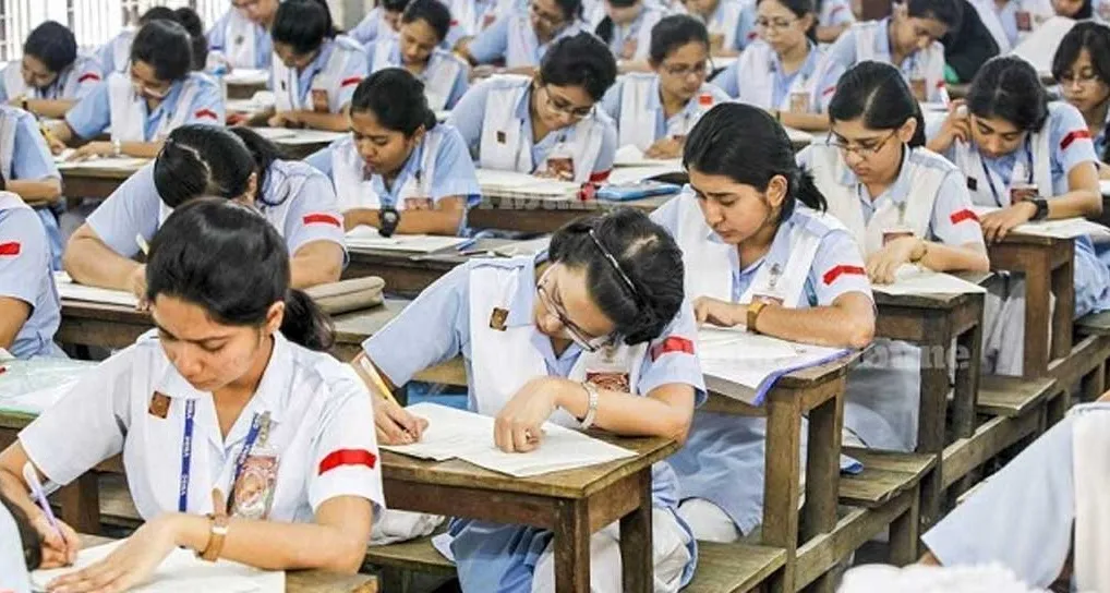 পরীক্ষায় বসলো এইচএসসির ১৪ লাখ শিক্ষার্থী