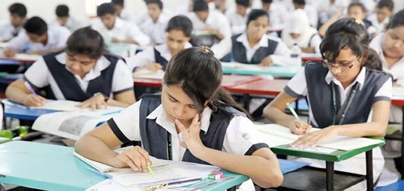 এইচএসসি পরীক্ষার দ্বিতীয় দিনে অনুপস্থিত সাড়ে ১০ হাজার