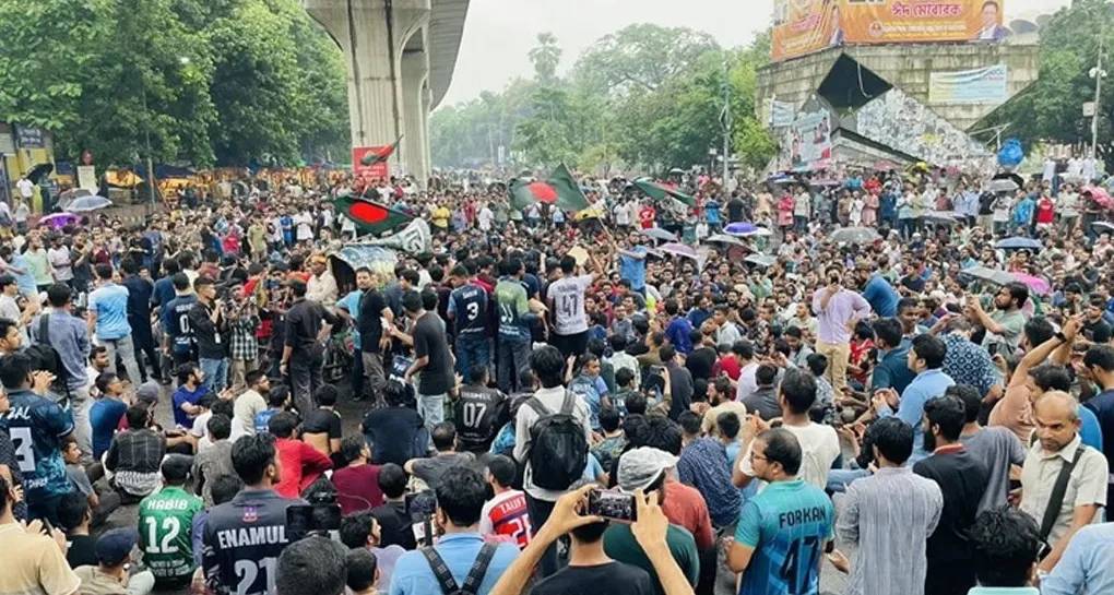 কোটা বাতিলের দাবিতে ফের শাহবাগ অবরোধ, যান চলাচল বন্ধ