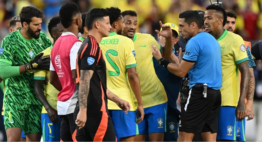 ব্রাজিলের ম্যাচের দায়িত্বে তিন আর্জেন্টাইন রেফারি, ক্ষুব্ধ ভক্তরা