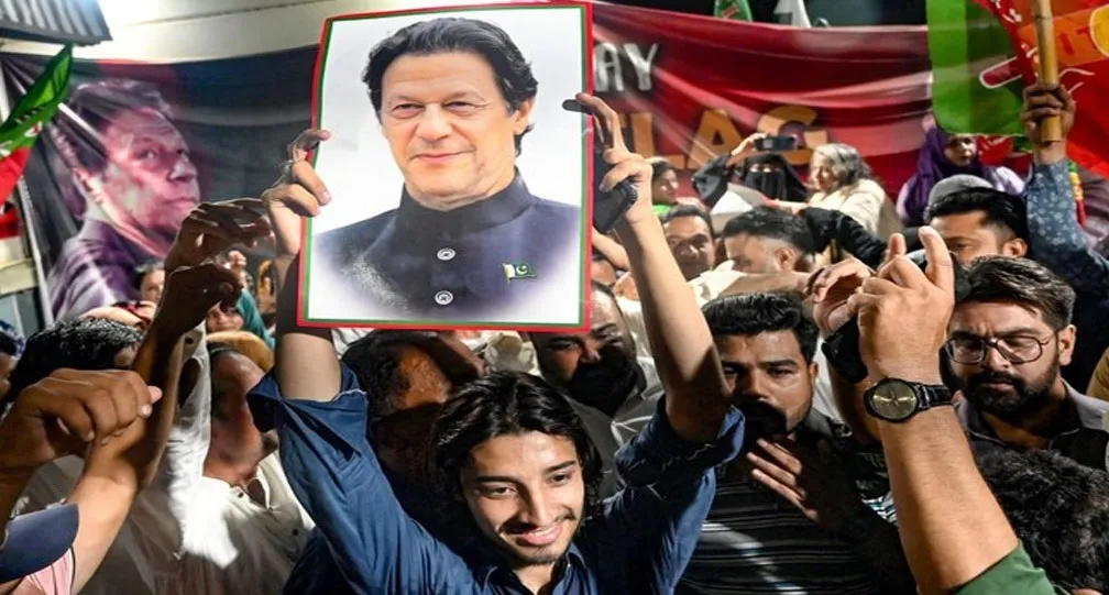 পাকিস্তান পার্লামেন্টে সংরক্ষিত আসন পাচ্ছে ইমরানের দল
