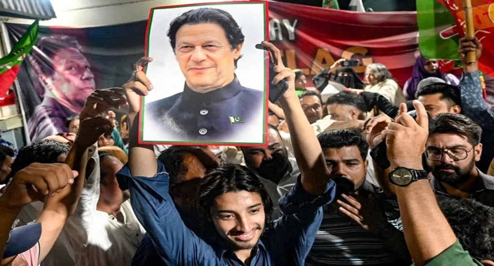 পাকিস্তান পার্লামেন্টে সংরক্ষিত আসন পাচ্ছে ইমরানের দল