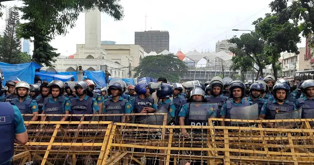 শিক্ষার্থীদের গণপদযাত্রা পুলিশি বাধার মুখে
