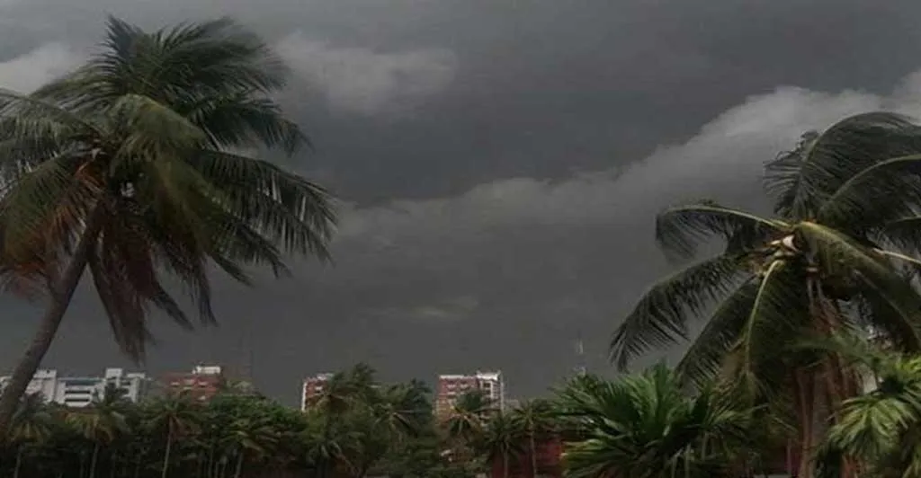 রাতেই ৬০ কিমি বেগে ঝড়ের আভাস