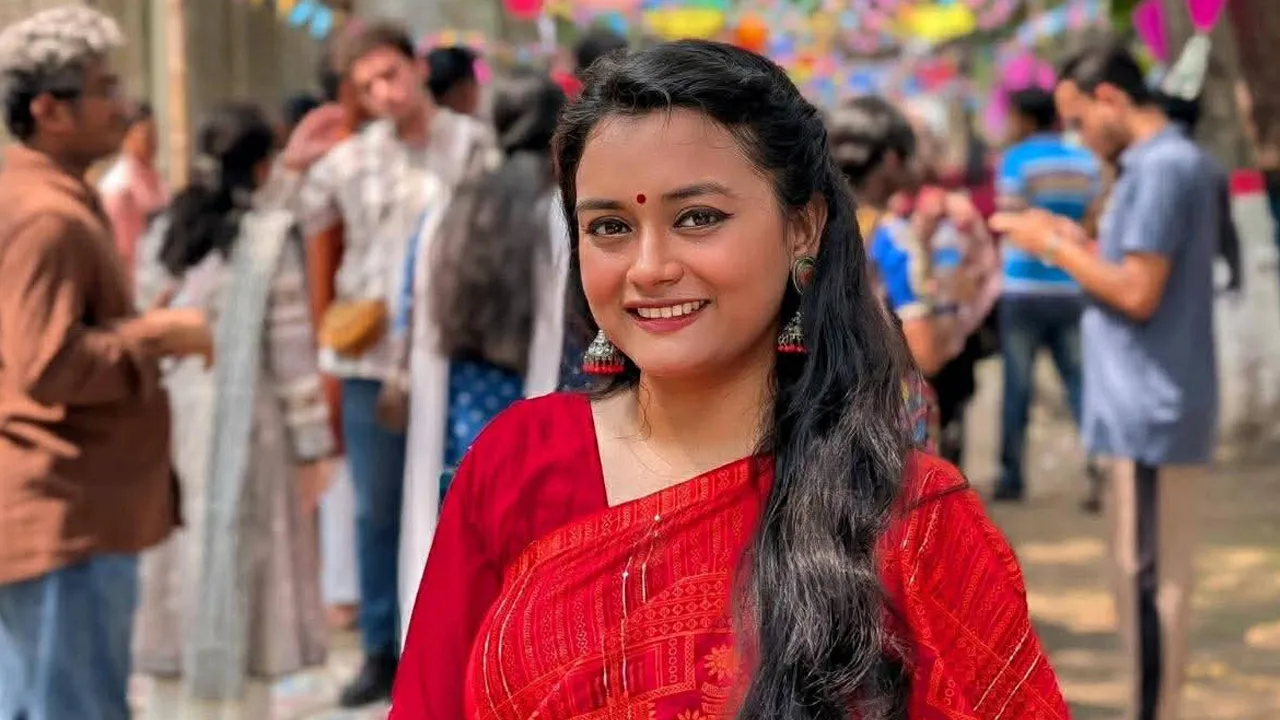 বাসা থেকে ঢাবি ছাত্রীর মরদেহ উদ্ধার, চিরকুটে লেখা শিক্ষকের নাম