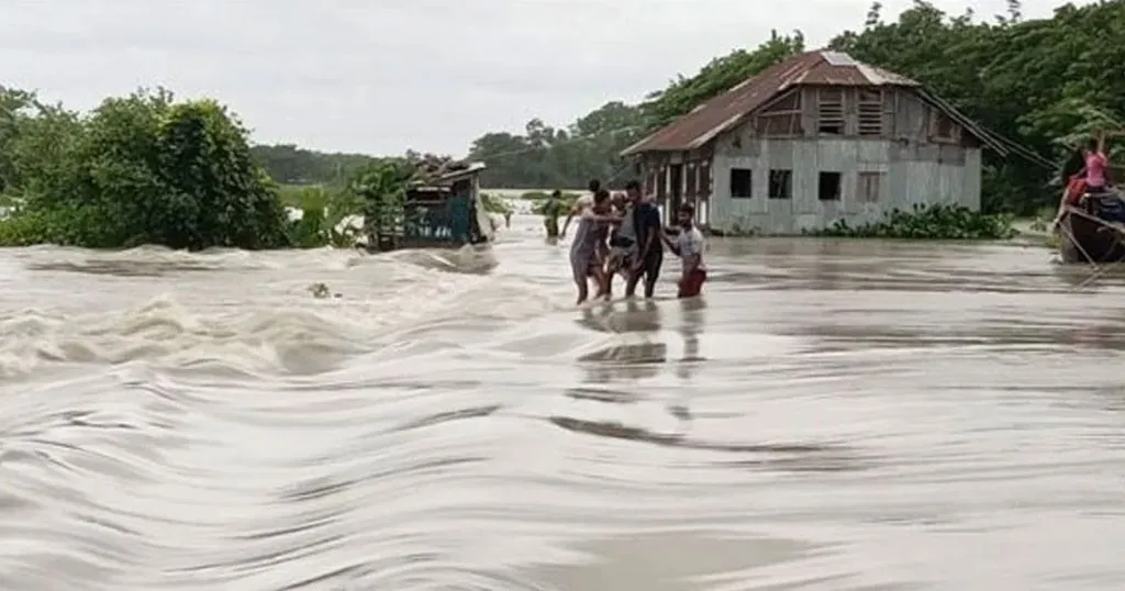 বন্যায় মৃতের সংখ্যা বেড়ে ১৩