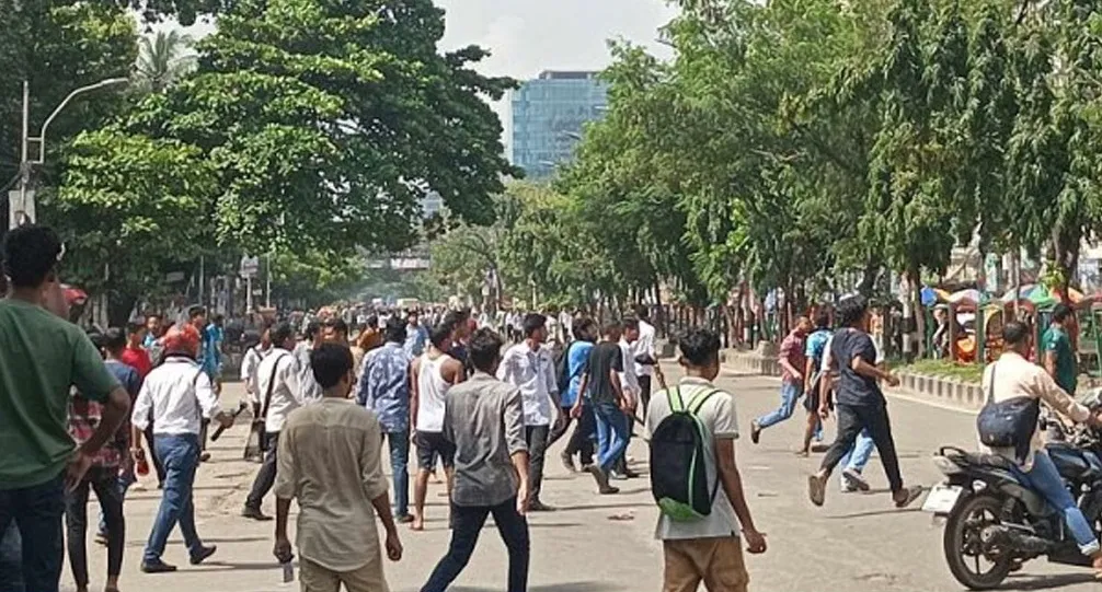 সায়েন্সল্যাবে আইডিয়াল ও ঢাকা কলেজ শিক্ষার্থীদের সংঘর্ষ