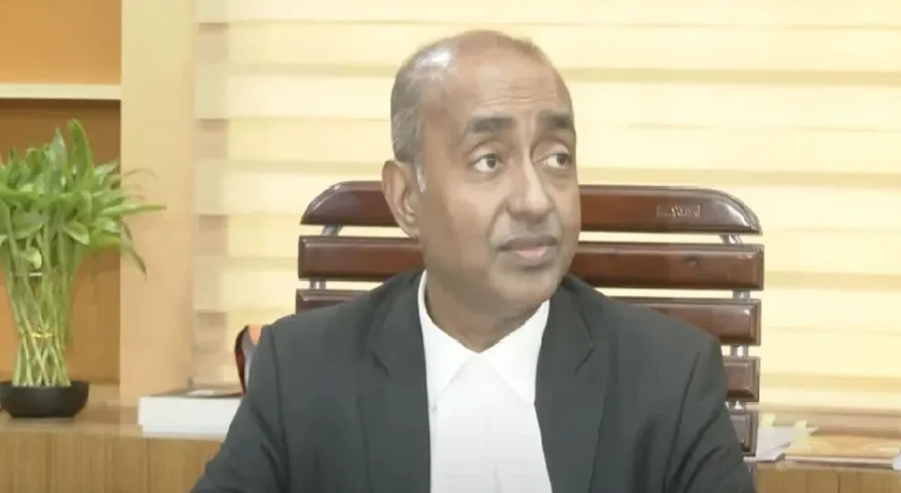 ক্ষমতার ভারসাম্য আনতে সংবিধানে সংস্কার জরুরি : অ্যাটর্নি জেনারেল