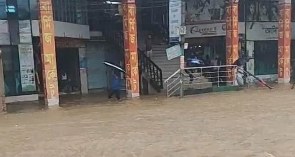 তলিয়ে গেছে কক্সবাজার শহরের ৯০ শতাংশ এলাকা