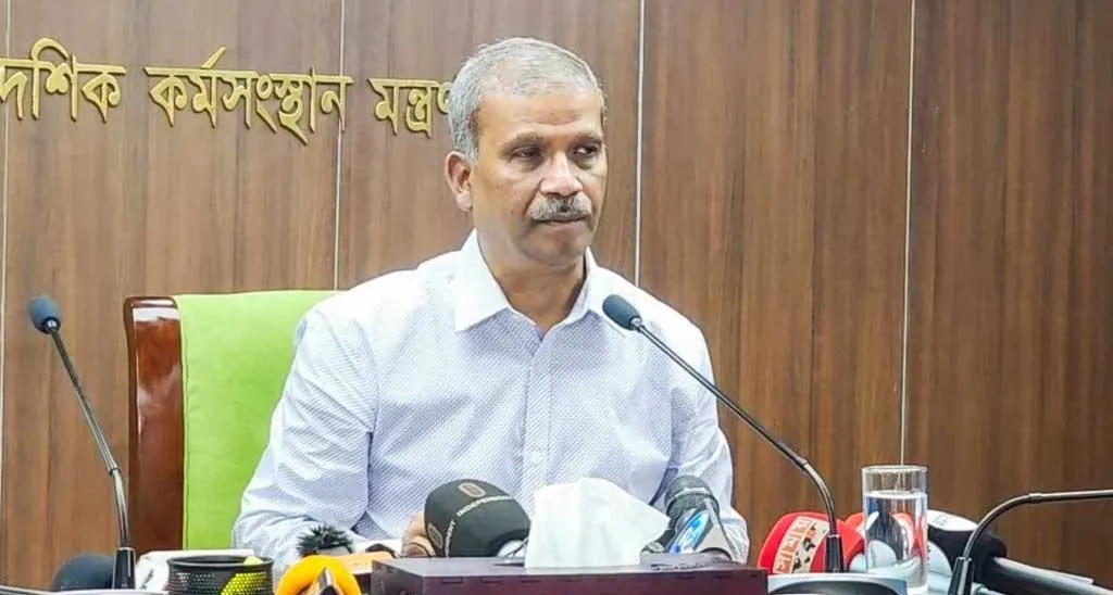 বিমানবন্দরে ভিআইপি সার্ভিস পাবেন প্রবাসীরা: আসিফ নজরুল