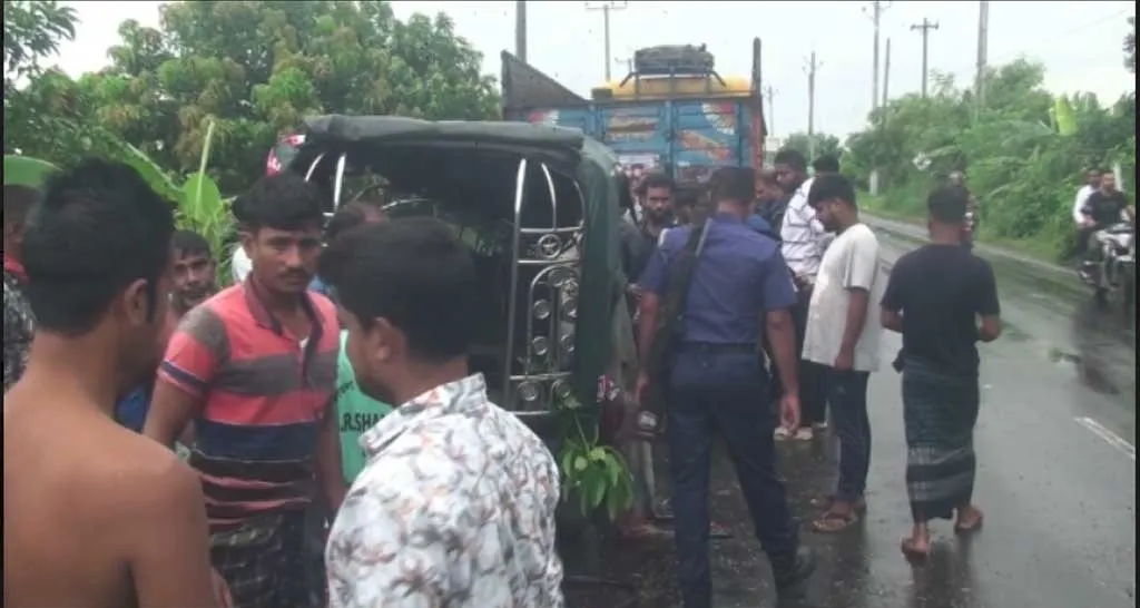 কুষ্টিয়ায় ট্রাক-মাহিন্দ্রার মুখোমুখি সংঘর্ষে নিহত ২