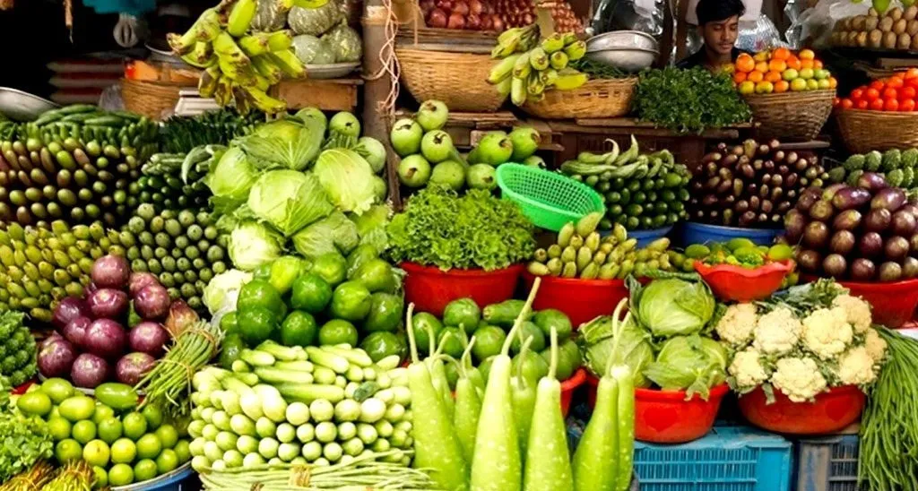 নাগালের বাইরে ডিম, সবজিতেও অস্বস্তি