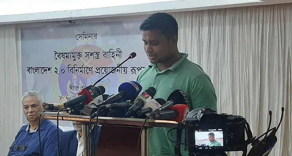 এবার সংবিধান বাতিলের দাবি তুললেন হাসনাত