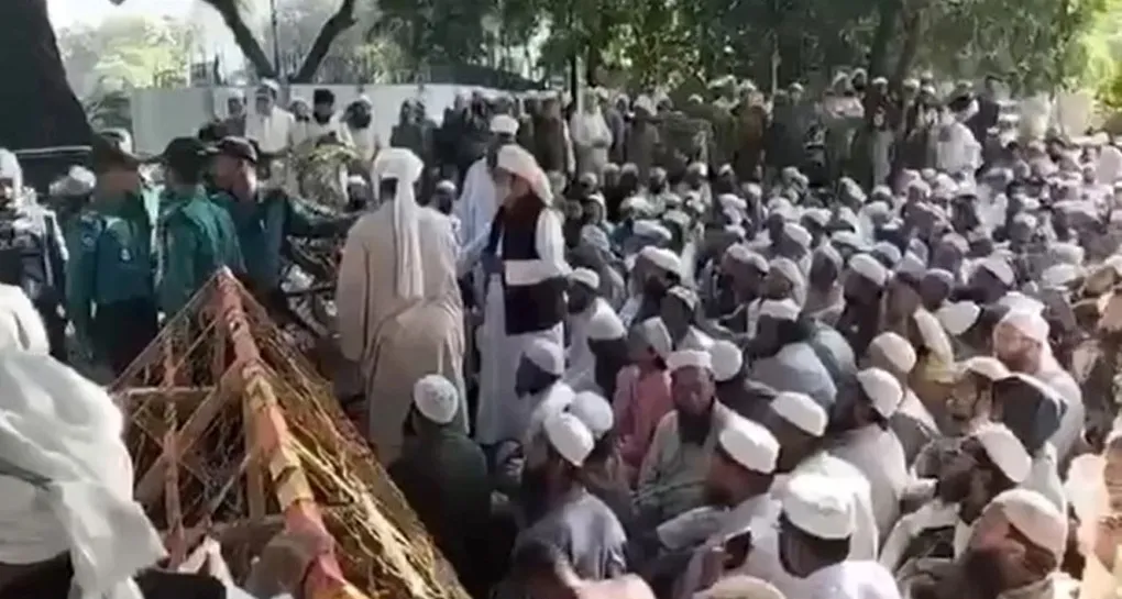 প্রধান উপদেষ্টার সঙ্গে বৈঠকের আশ্বাসে সাদপন্থীদের অবস্থান কর্মসূচি স্থগিত