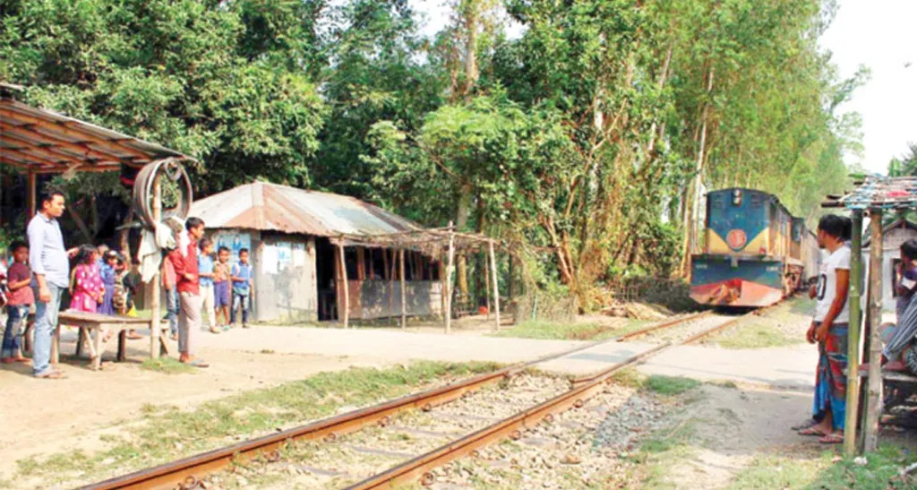 রেল ক্রসিংয়ে ট্রেনের ধাক্কা, কুমিল্লায় অটোরিকশার ৫ যাত্রী নিহত