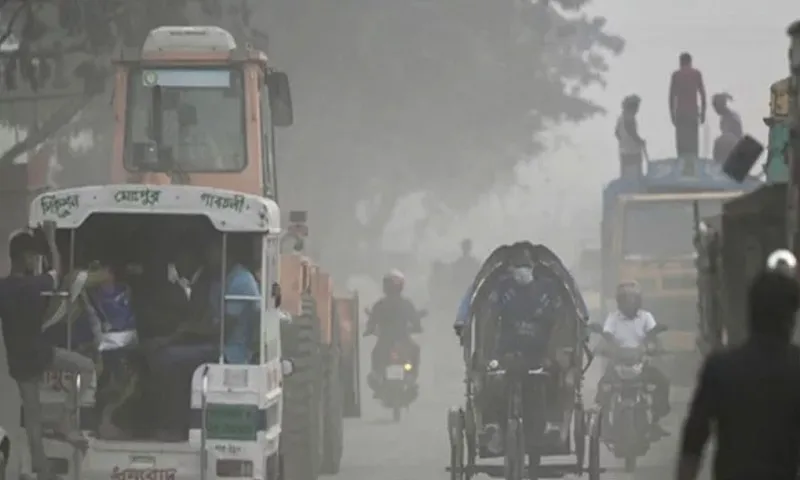 ঢাকার বাতাস আজও অত্যন্ত অস্বাস্থ্যকর, বায়ুমান বিপজ্জনকের কাছাকাছি