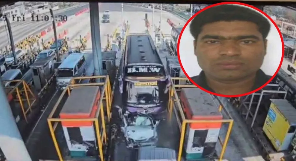 টোলপ্লাজায় দুর্ঘটনায় বাস মালিক গ্রেপ্তার