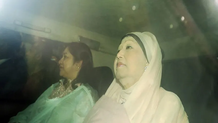 বিমানবন্দরের পথে খালেদা জিয়া