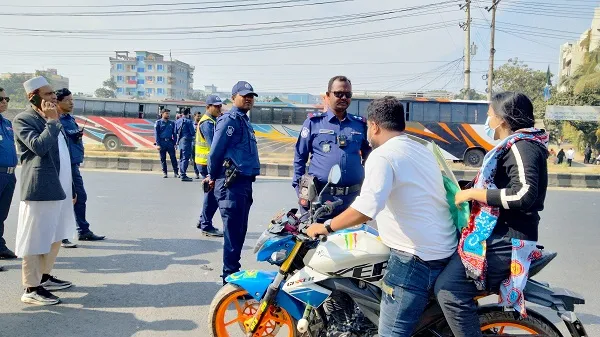 ঢাকা-টাঙ্গাইল সড়কের বিভিন্ন পয়েন্টে পুলিশের তল্লাশি