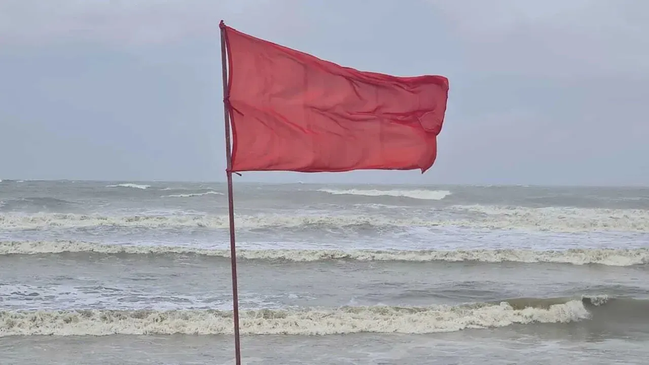 সব সমুদ্রবন্দরে ৩ নম্বর সতর্কতা সংকেত