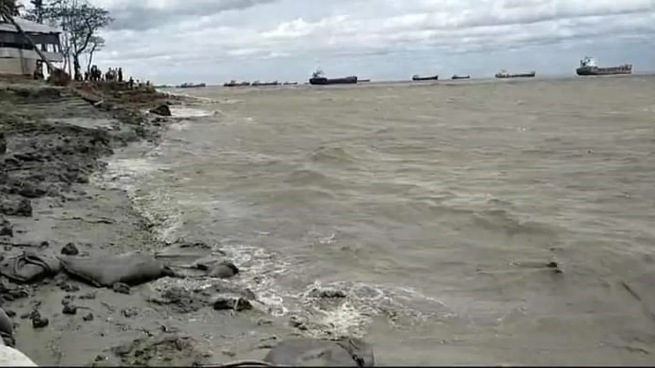 ঘূর্ণিঝড় রিমাল কেড়ে নিলো ৭ জনের প্রাণ