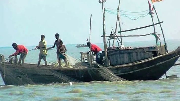 আজ মধ্যরাত থেকে সাগরে মাছ ধরায় ৬৫ দিনের নিষেধাজ্ঞা