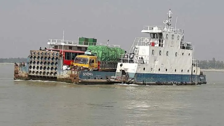 দৌলতদিয়া-পাটুরিয়া নৌরুটে ফেরি চলাচল শুরু