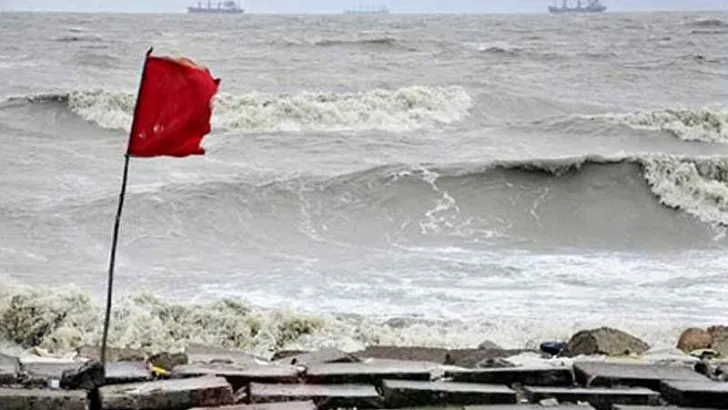 সমুদ্রবন্দরে ৩ নম্বর স্থানীয় সতর্ক সংকেত