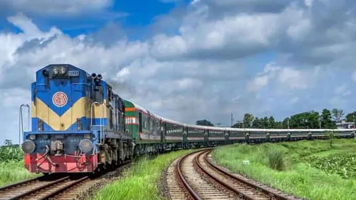 টাঙ্গাইলে ট্রেনের ধাক্কায় অটোরিকশার ৪ যাত্রী নিহত