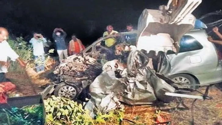ভারতে প্রাইভেটকার-ট্রাকের সংঘর্ষে নিহত ৯