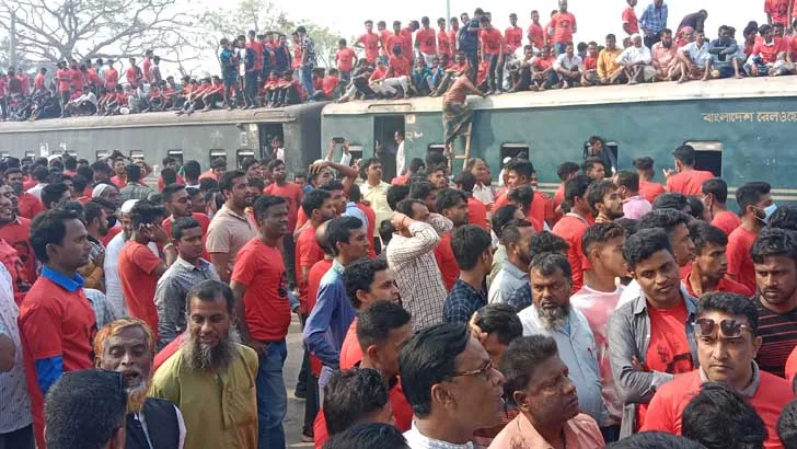 প্রধানমন্ত্রীর জনসভায় যোগ দিতে বাস-ট্রেনে উপচেপড়া ভিড়