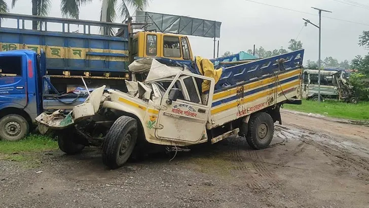 ঈদের দিন ট্রাক-পিকআপ সংঘর্ষে নিহত ৪