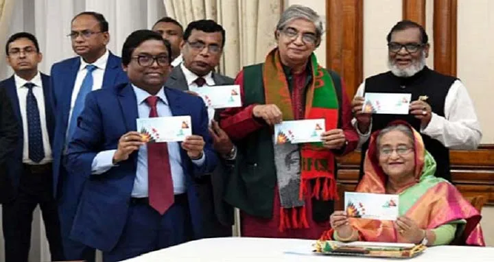 বিজয় দিবসে স্মারক ডাকটিকিট অবমুক্ত করলেন প্রধানমন্ত্রী
