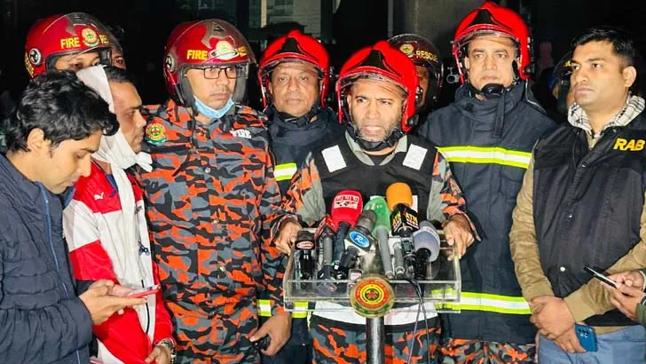 তেজগাঁওয়ে বস্তিতে আগুন, মা ও শিশু নিহত