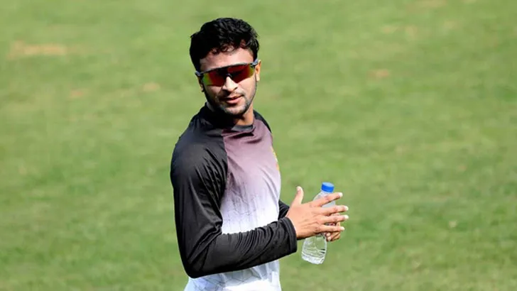 টি-টোয়েন্টিতেও শীর্ষস্থান হারানোর শঙ্কায় সাকিব