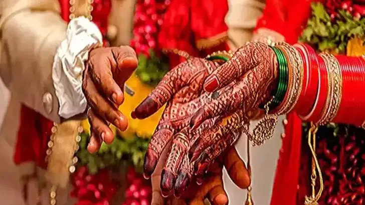 বিয়ের জন্য যুবককে অপহরণ করলেন তরুণী